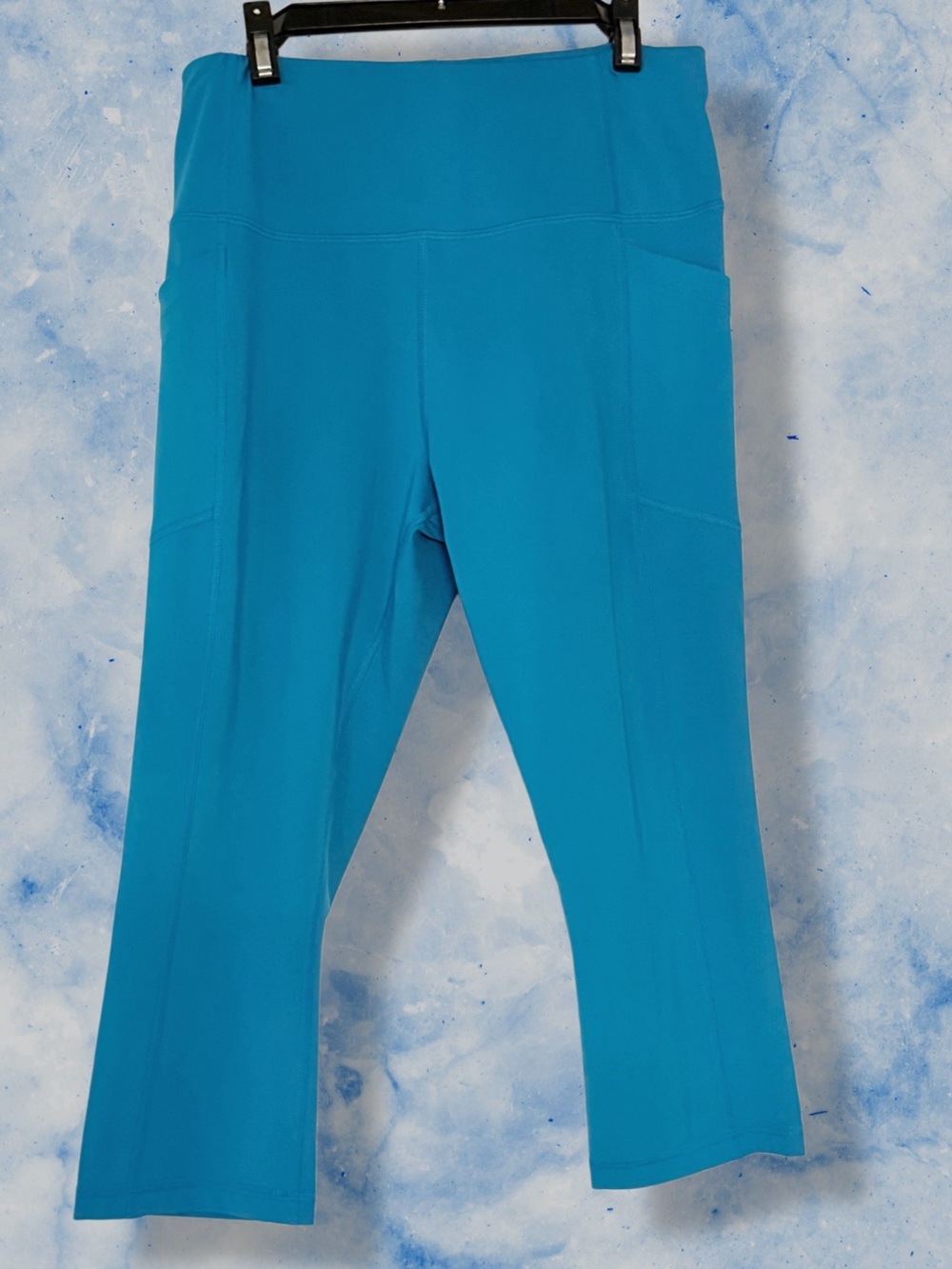 Avia Turquoise Capri Leggings Woman’s Cell Phone Pocket